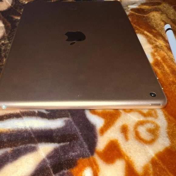 iPad generation 6 for sale - Picture 4 of 7